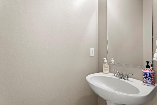 3023 POINTEVIEW DRIVE, Tampa, FL 33611