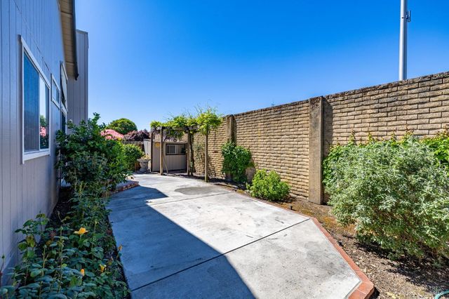 2429 Lemur St, Santa Rosa, CA 95401