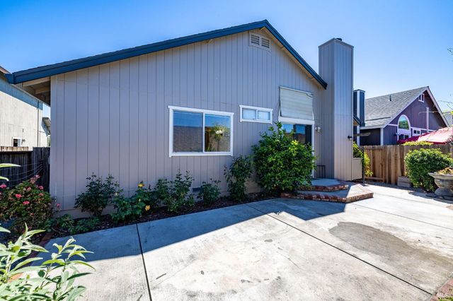 2429 Lemur St, Santa Rosa, CA 95401