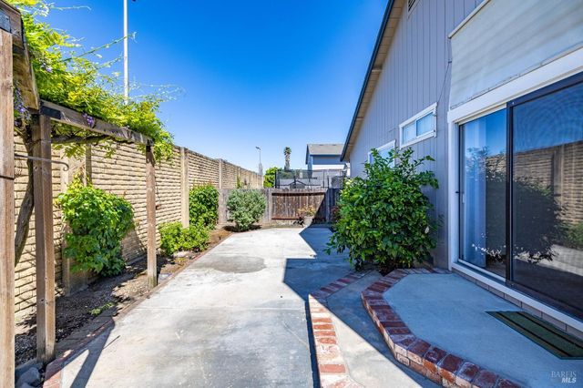 2429 Lemur St, Santa Rosa, CA 95401