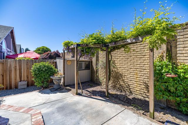 2429 Lemur St, Santa Rosa, CA 95401