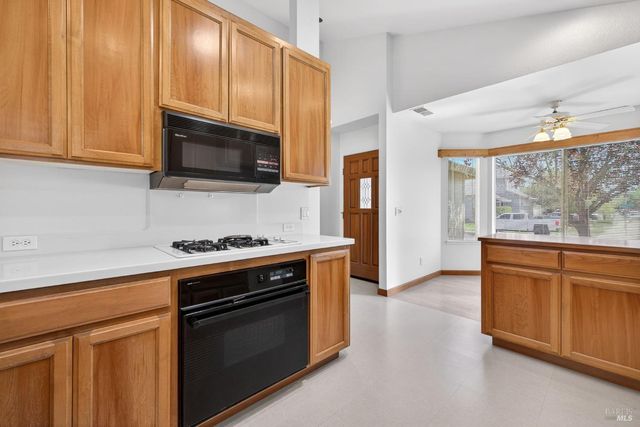 2429 Lemur St, Santa Rosa, CA 95401