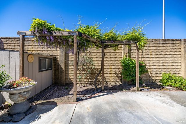 2429 Lemur St, Santa Rosa, CA 95401