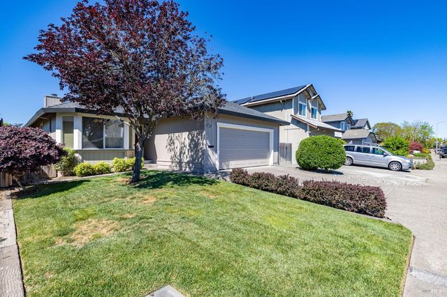 2429 Lemur St, Santa Rosa, CA 95401