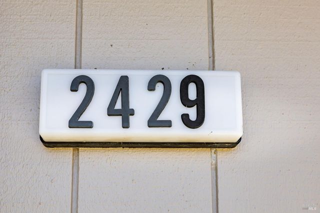 2429 Lemur St, Santa Rosa, CA 95401