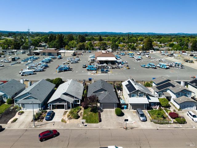 2429 Lemur St, Santa Rosa, CA 95401