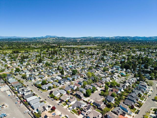 2429 Lemur St, Santa Rosa, CA 95401