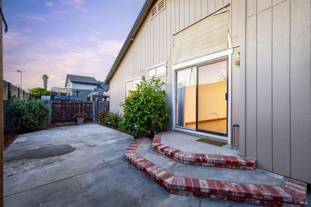 2429 Lemur St, Santa Rosa, CA 95401