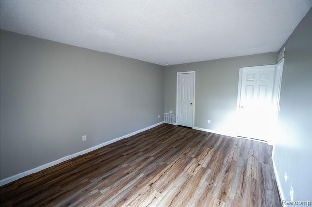 8365 Pontiac Lake Road 12, White Lake, MI 48386