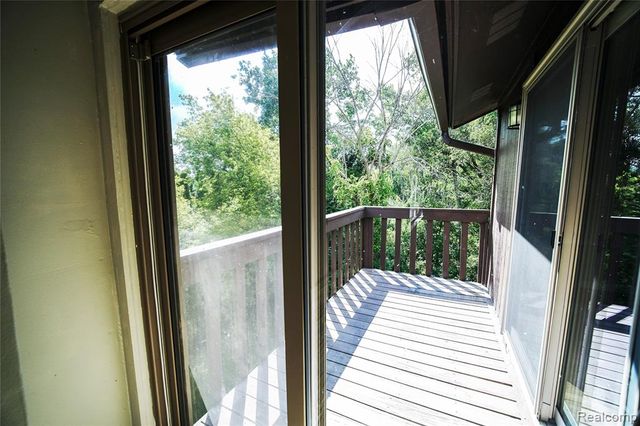 8365 Pontiac Lake Road 12, White Lake, MI 48386