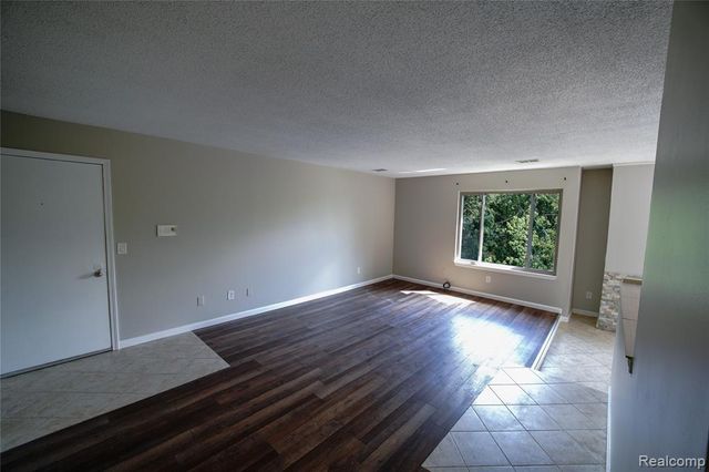 8365 Pontiac Lake Road 12, White Lake, MI 48386