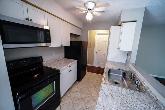 8365 Pontiac Lake Road 12, White Lake, MI 48386