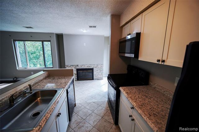 8365 Pontiac Lake Road 12, White Lake, MI 48386