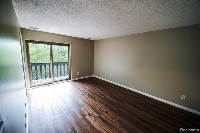 8365 Pontiac Lake Road 12, White Lake, MI 48386