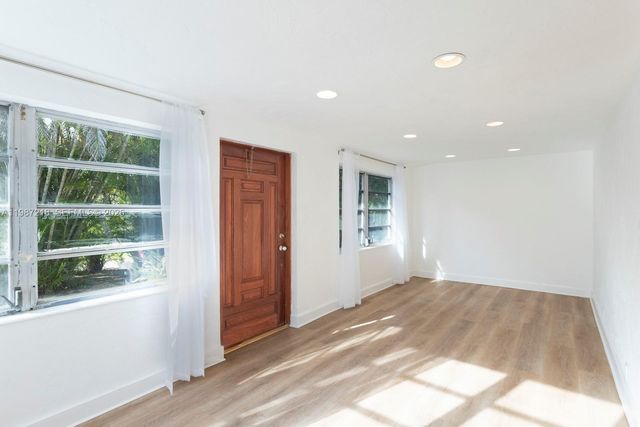 2515 Overbrook St, Miami, FL 33133