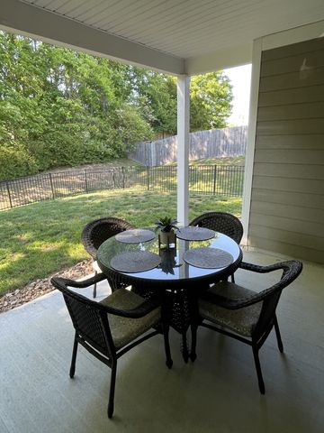 548 Smoky Mountains Dr, Gallatin, TN 37066