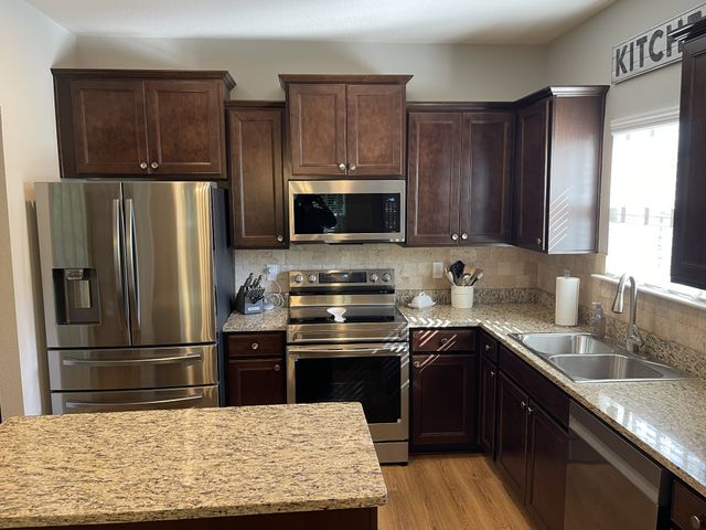 548 Smoky Mountains Dr, Gallatin, TN 37066