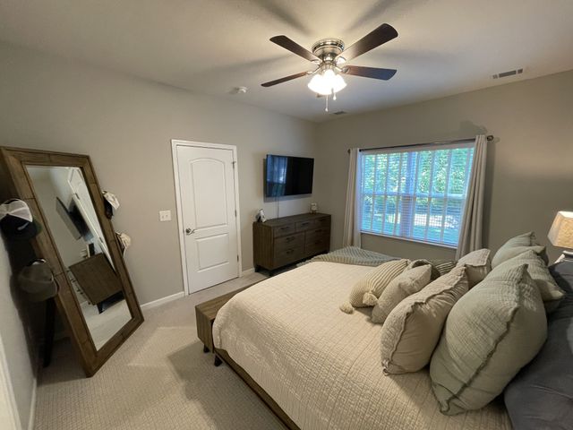 548 Smoky Mountains Dr, Gallatin, TN 37066