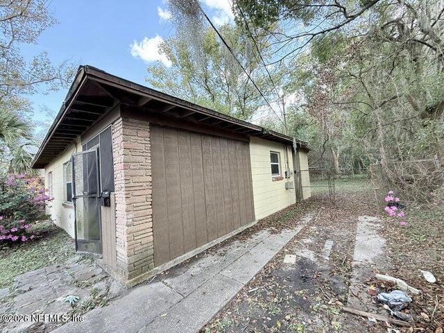 7007 LUCKY Drive E, Jacksonville, FL 32208