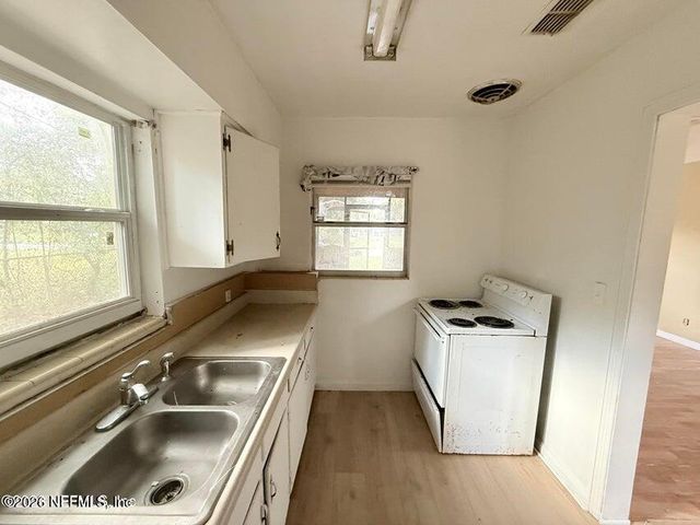 7007 LUCKY Drive E, Jacksonville, FL 32208