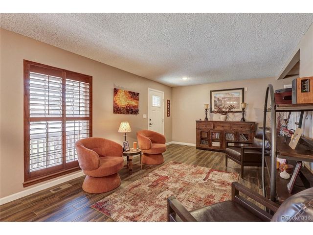 572 E Long Cir, Centennial, CO 80122