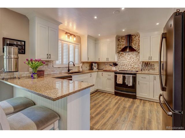 572 E Long Cir, Centennial, CO 80122
