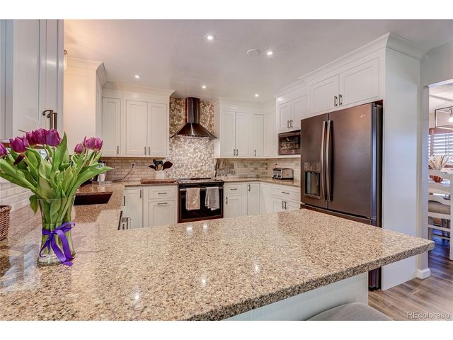 572 E Long Cir, Centennial, CO 80122