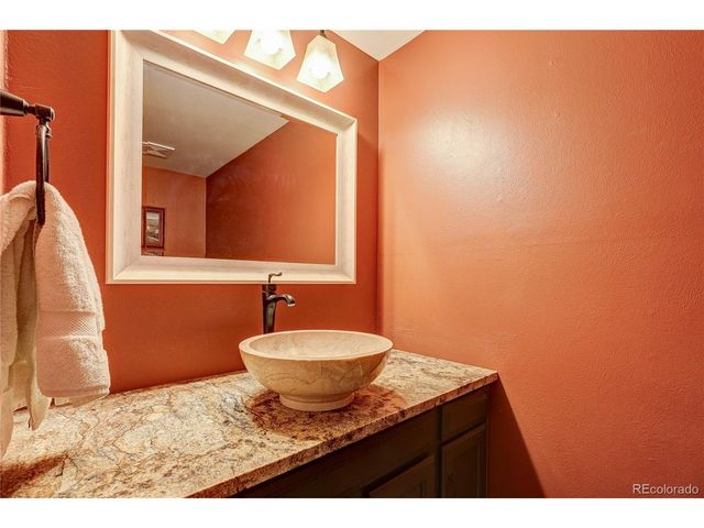 572 E Long Cir, Centennial, CO 80122