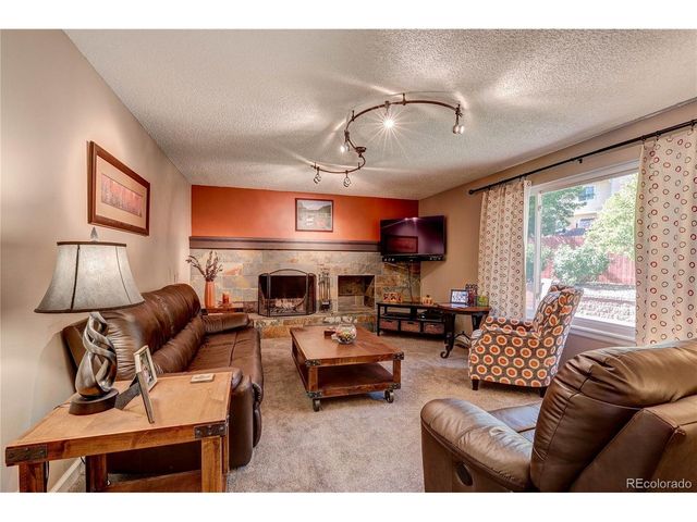 572 E Long Cir, Centennial, CO 80122