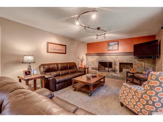 572 E Long Cir, Centennial, CO 80122
