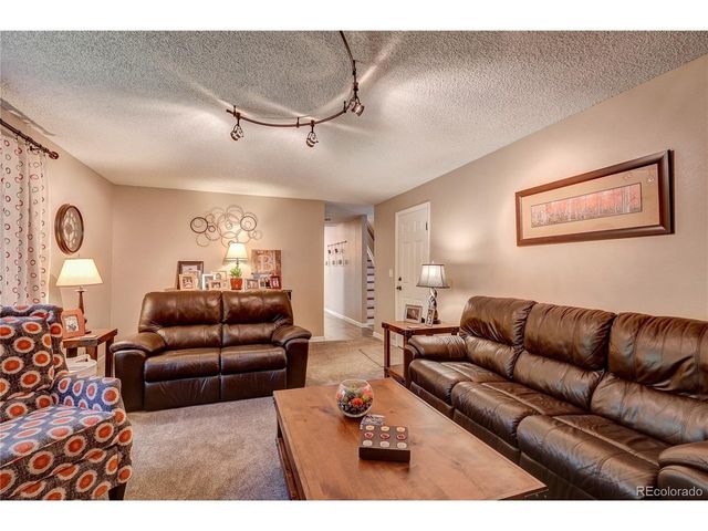 572 E Long Cir, Centennial, CO 80122