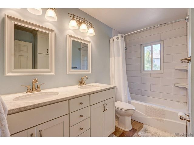 572 E Long Cir, Centennial, CO 80122
