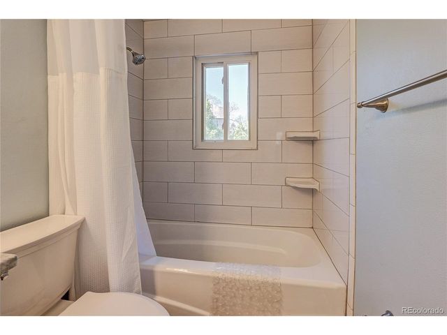 572 E Long Cir, Centennial, CO 80122