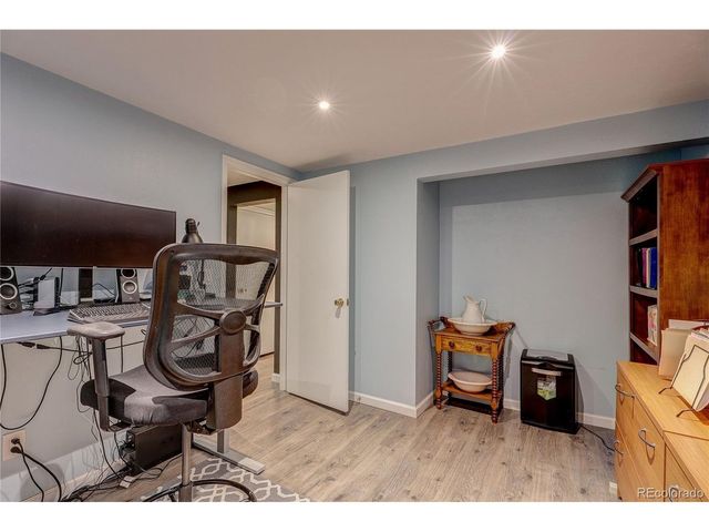 572 E Long Cir, Centennial, CO 80122