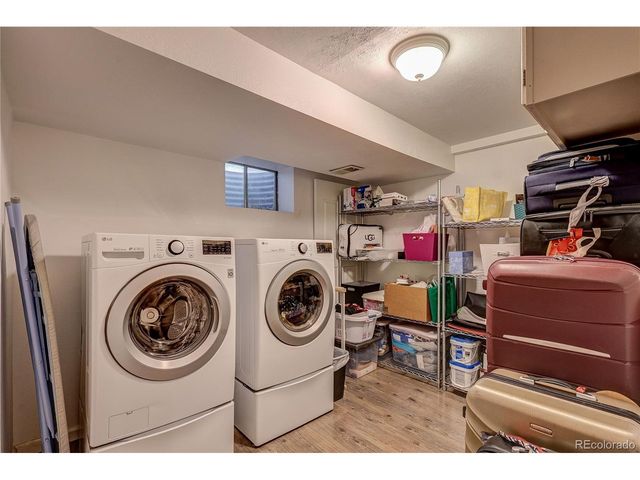 572 E Long Cir, Centennial, CO 80122