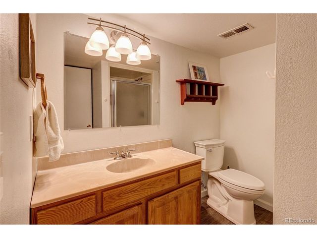 572 E Long Cir, Centennial, CO 80122