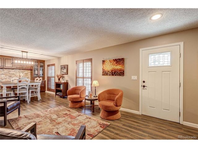 572 E Long Cir, Centennial, CO 80122