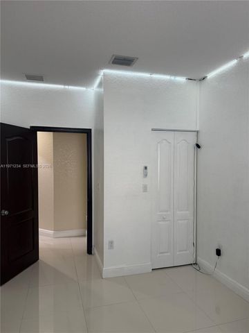 3951 NE 13th Dr, Homestead, FL 33033