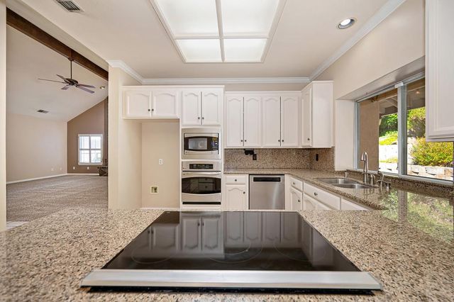 106 Woodview Ct, Folsom, CA 95630
