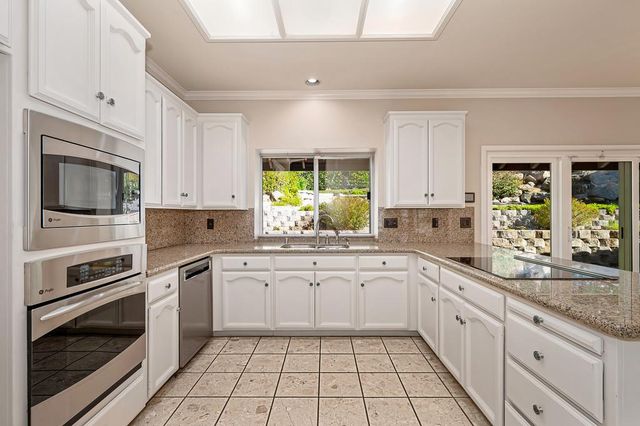 106 Woodview Ct, Folsom, CA 95630