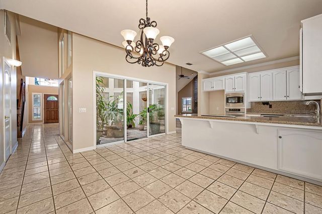 106 Woodview Ct, Folsom, CA 95630