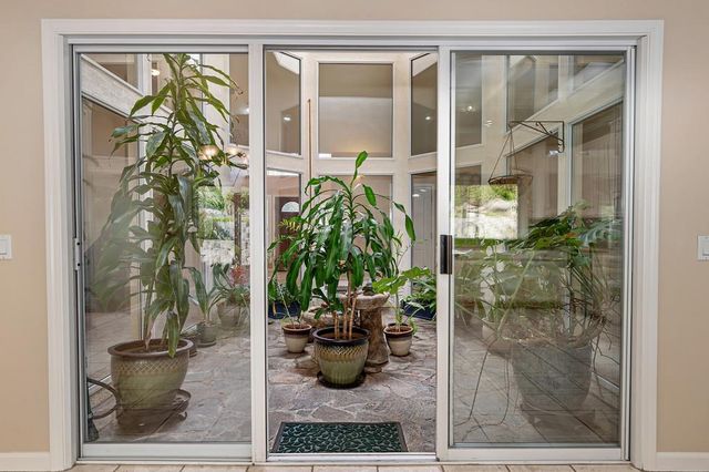 106 Woodview Ct, Folsom, CA 95630
