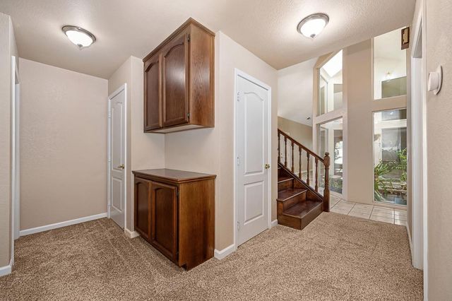 106 Woodview Ct, Folsom, CA 95630