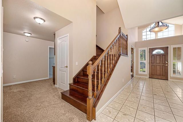 106 Woodview Ct, Folsom, CA 95630