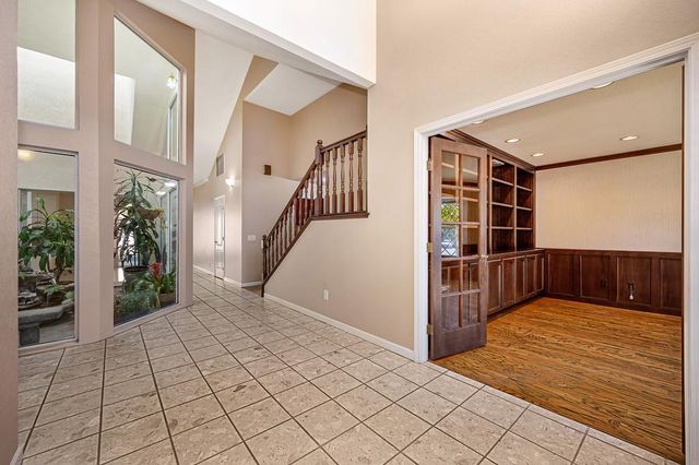 106 Woodview Ct, Folsom, CA 95630
