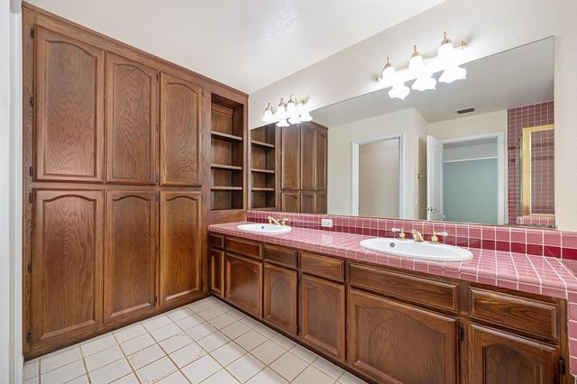 106 Woodview Ct, Folsom, CA 95630