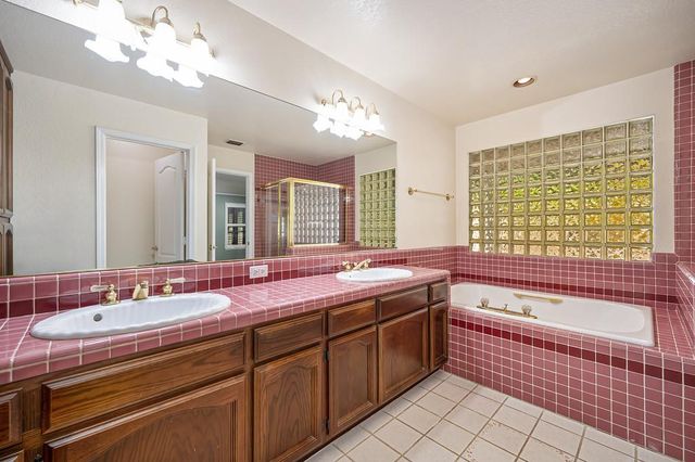 106 Woodview Ct, Folsom, CA 95630