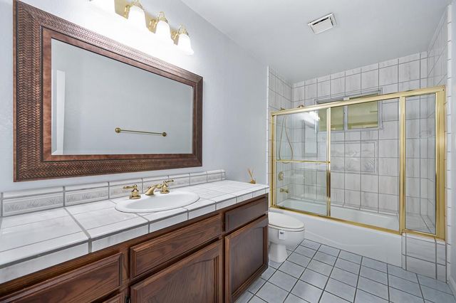 106 Woodview Ct, Folsom, CA 95630