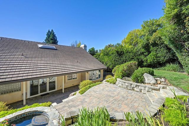 106 Woodview Ct, Folsom, CA 95630