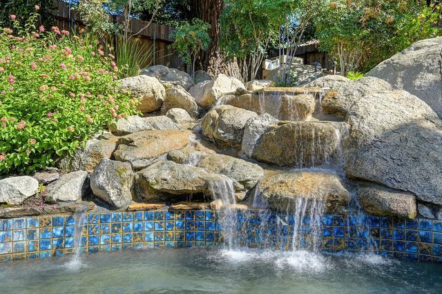 106 Woodview Ct, Folsom, CA 95630
